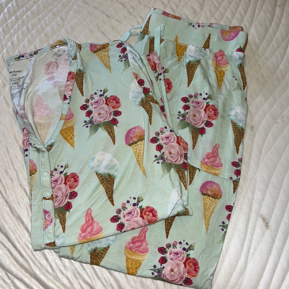 Posh peanut women large pajama set